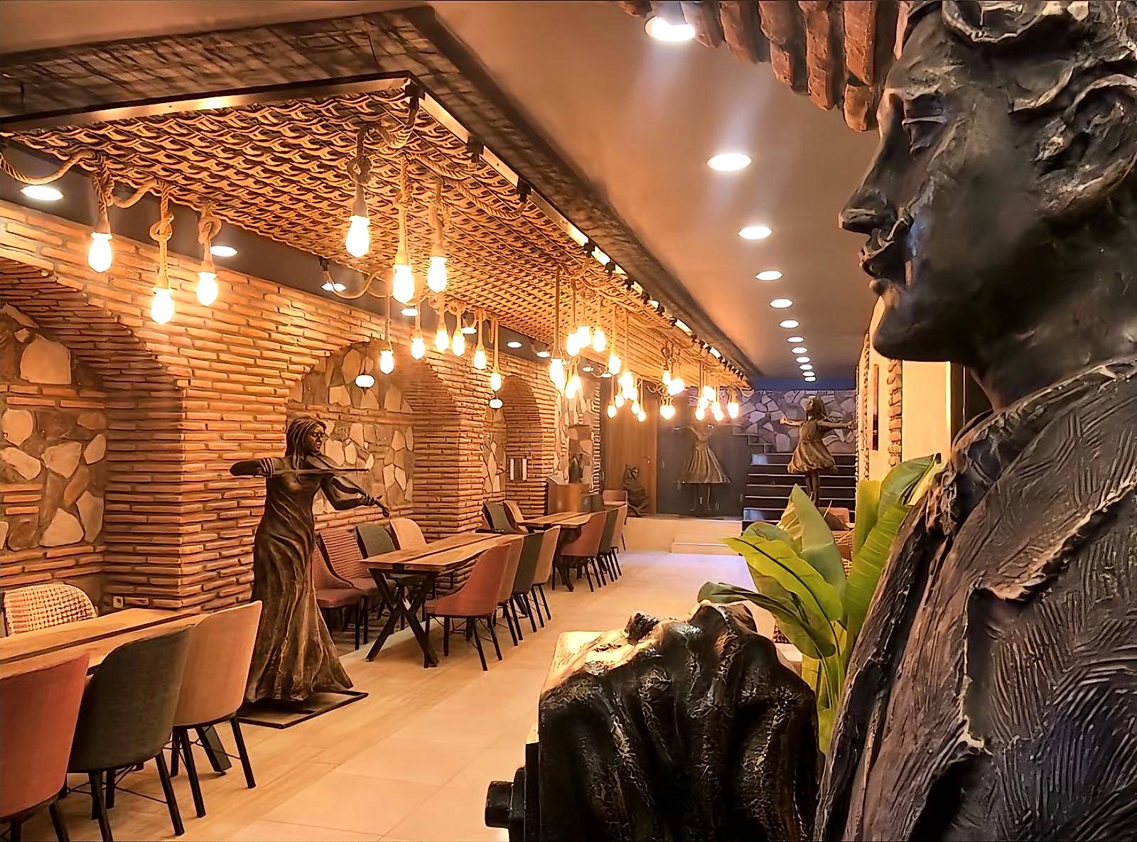 Restaurant & Cafe